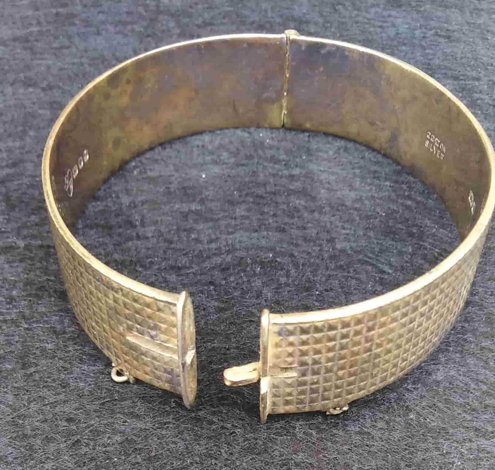 Vintage 1983 Fred Manshaw 22ct Gold On Silver "Hobnail" Pyramid Stud Bangle